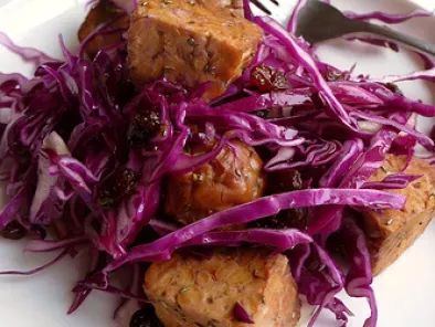 Red cabbage with tempeh cubes - photo 2