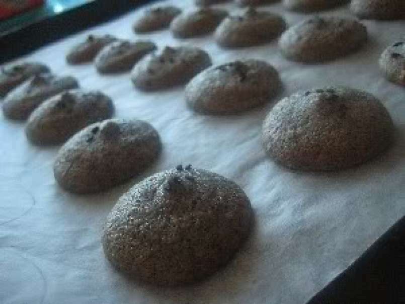 Roasted Black Sesame Macarons - photo 2