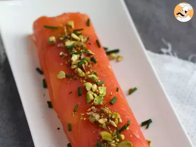Salmon roll with ricotta cheese and pistachios, the perfect appetizer for Christmas parties - photo 2