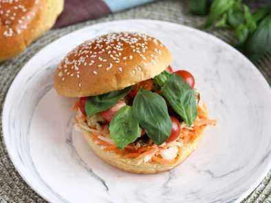 Sandwich with marinated chicken, coleslaw, tomato and basil - photo 4