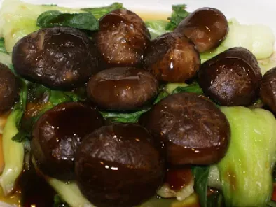 Shiitake mushroom and baby bok choy in oyster sauce