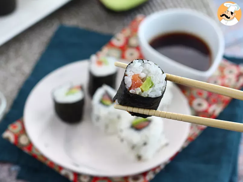 Smoked salmon and avocado sushi rolls - maki sushi - photo 2