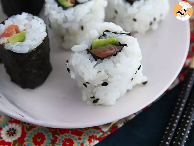 Smoked salmon and avocado sushi rolls - maki sushi - photo 5