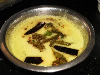 Sourashtra Mor Kuzhambu/Buttermilk curry/Dheim Ounty(Similar to Punjabi Kadhi)