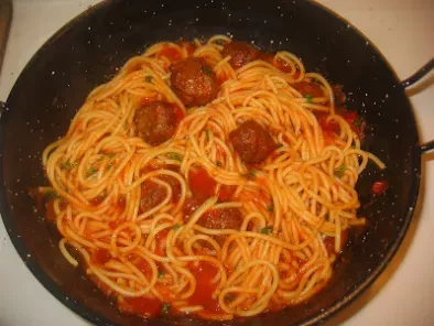 Spaghetti With Chicken Balls