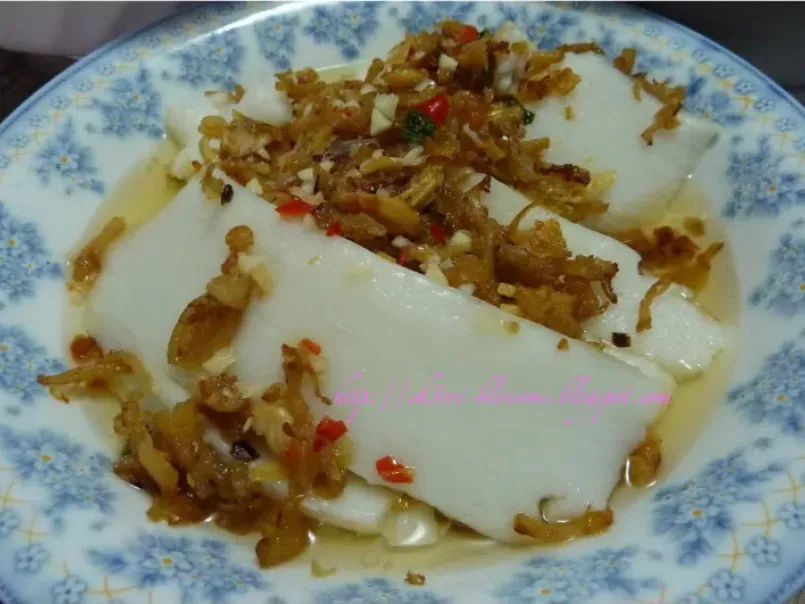 Steamed Rice Cake with Dried Scallops (Banh Duc Man) - photo 3