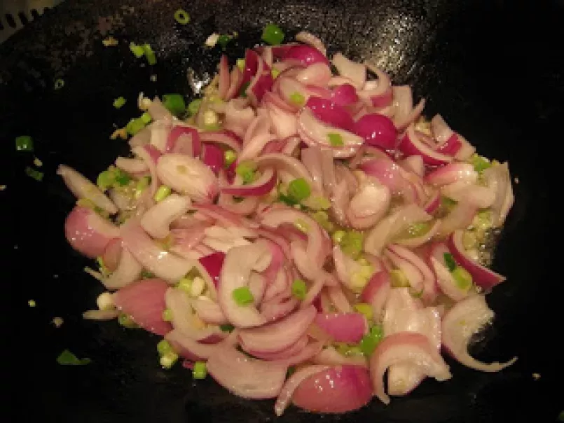 Stir-Fried Rice Noodles with Red Onions, Bean sprouts and Ginger - photo 3