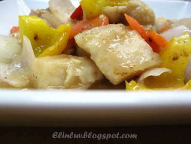 Stir Fry Dory With Yellow Capsicum & Red Onion Peels
