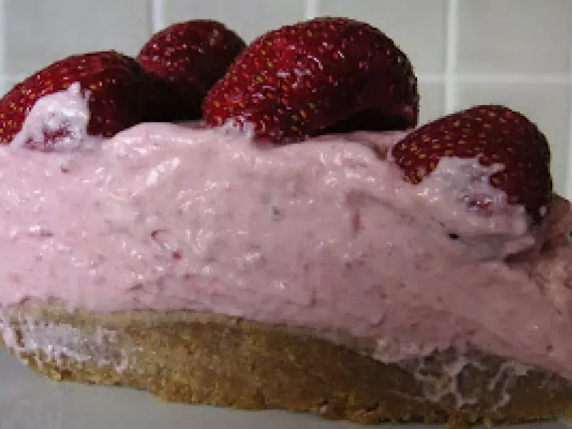 Strawberry yoghurt mousse cake - photo 2