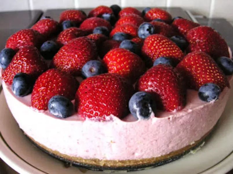 Strawberry yoghurt mousse cake - photo 3