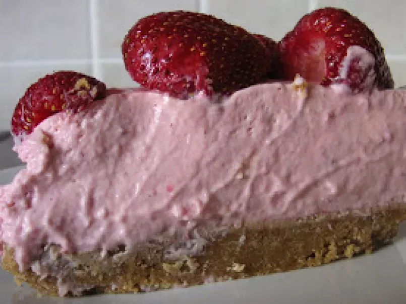 Strawberry yoghurt mousse cake - photo 5