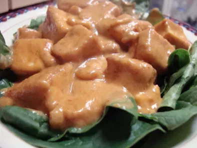 Tofu Praram Long Song (tofu with peanut sauce on a bed of spinach)