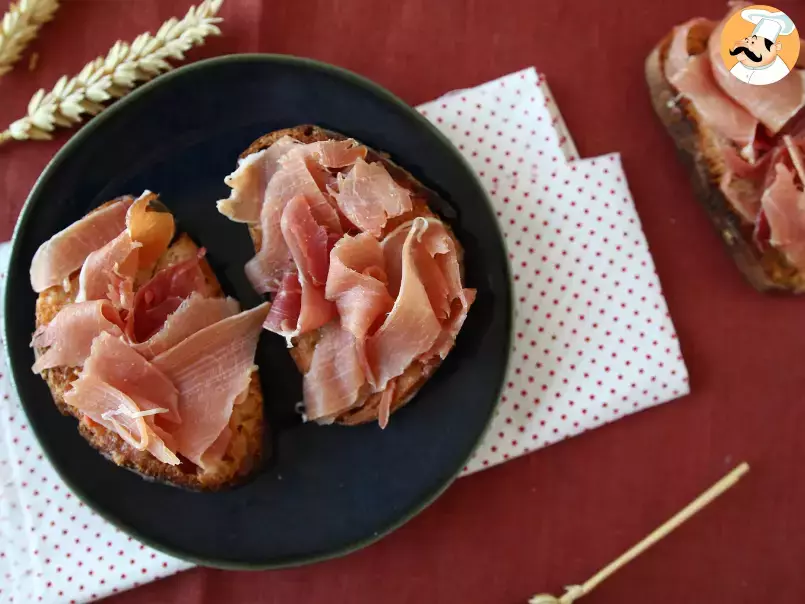 Tomato and Serrano ham toast - The perfect Spanish tapas - photo 5