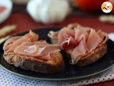 Tomato and Serrano ham toast - The perfect Spanish tapas - photo 3