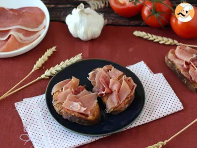 Tomato and Serrano ham toast - The perfect Spanish tapas - photo 4