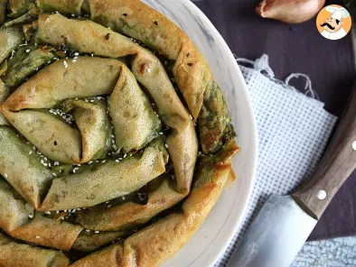 Turkish börek, crunchy and tasty stuffed filo with spinach - photo 2
