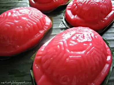 Turtle-shaped Glutinous Rice Cakes/Ang Ku Kuih