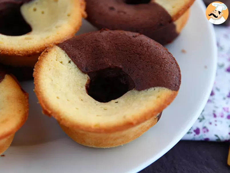 Two-tone muffins, chocolate, vanilla and chocolate core - photo 2