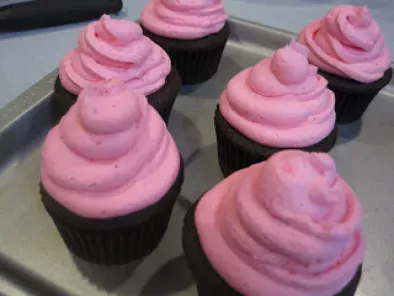 Valentines Chocolate Dipped Strawberry Cupcakes - photo 2