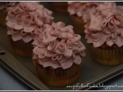 Vanilla bean cupcakes with raspberry curd swirl and raspberry Italian meringue buttercream