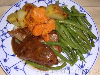 Veal with a wine & sage sauce, steamed green beens & mixed oven roasted potatoes - photo 2
