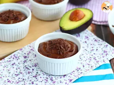 Vegan chocolate custard with avocado