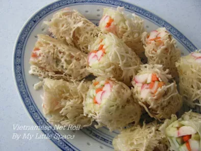 Vietnamese Fried Net Roll