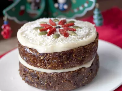White Chocolate Frosted Christmas Layer Cake - photo 3