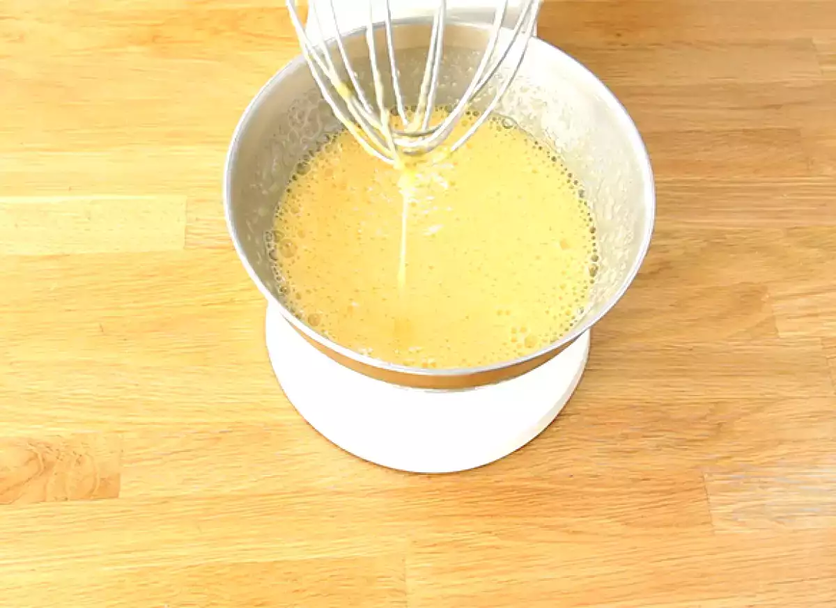 Step 1: Beat eggs and sugar
