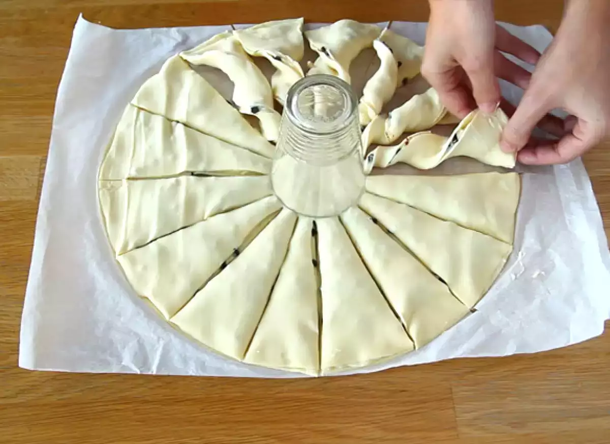 4. Sun - The cut that shines in the center of the table