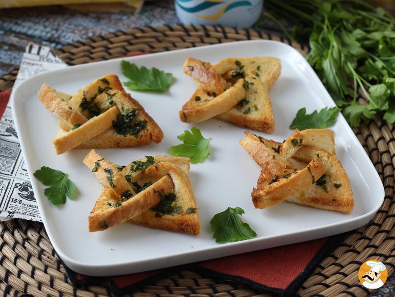 Star-shaped garlic bread