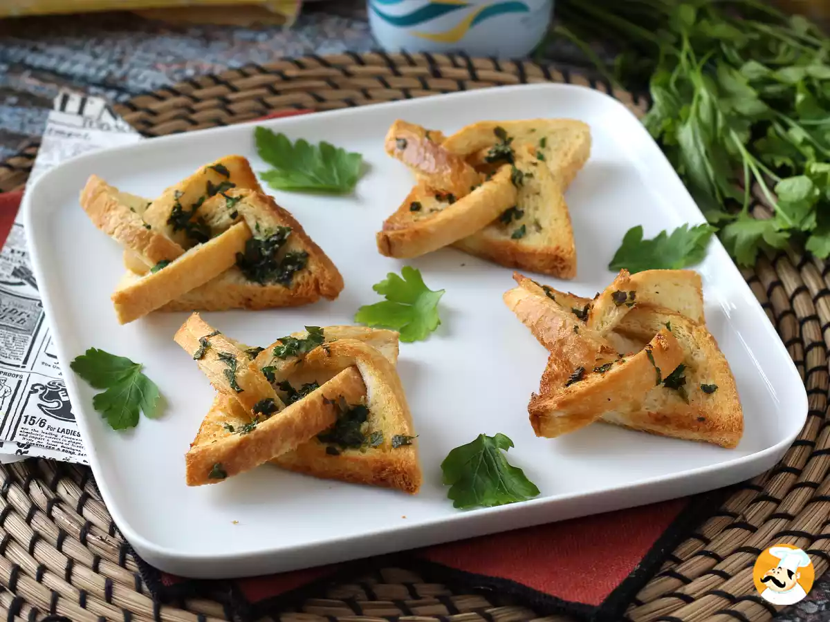 Star-shaped garlic bread