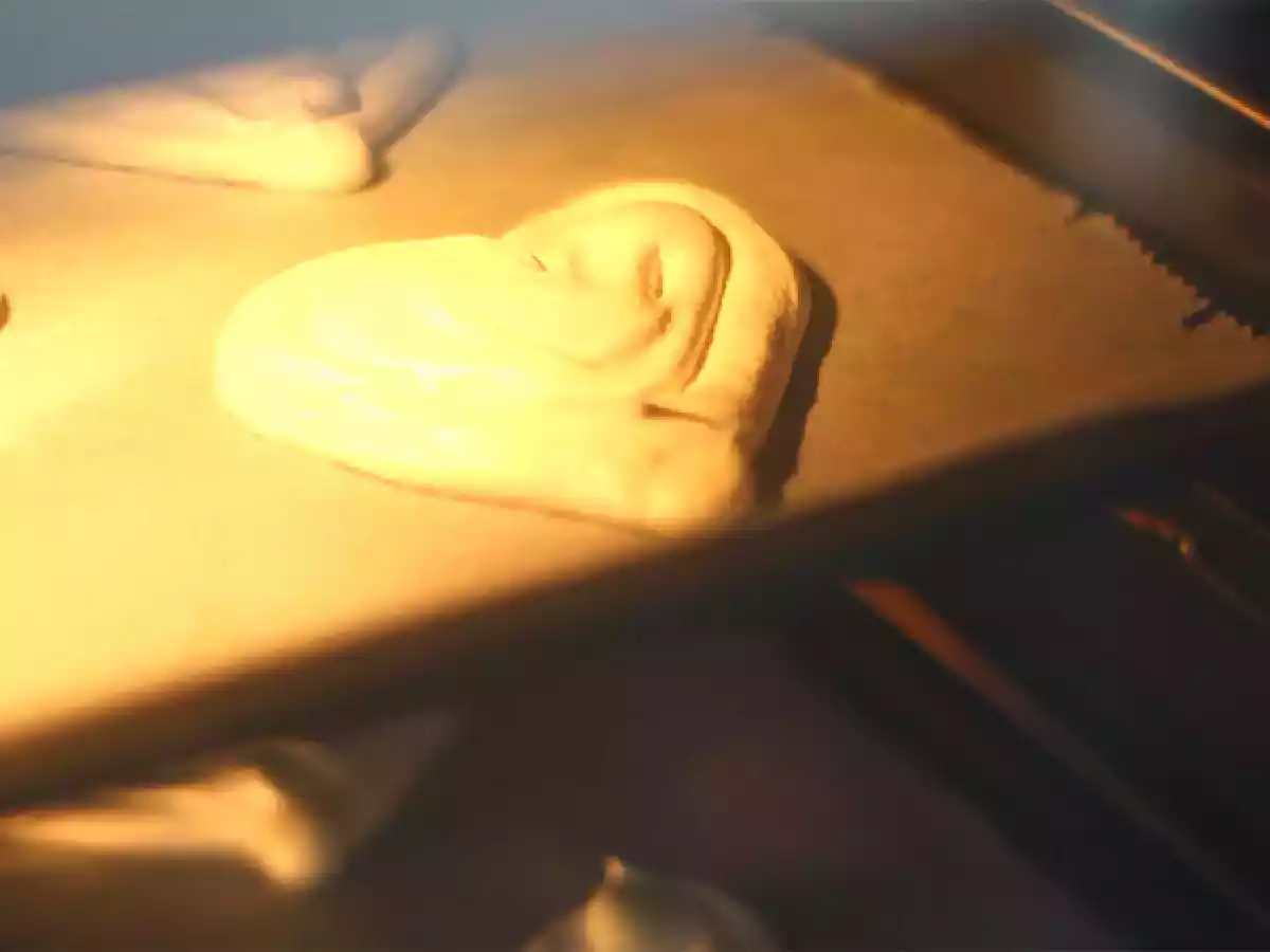 3. Bake the meringue hearts.