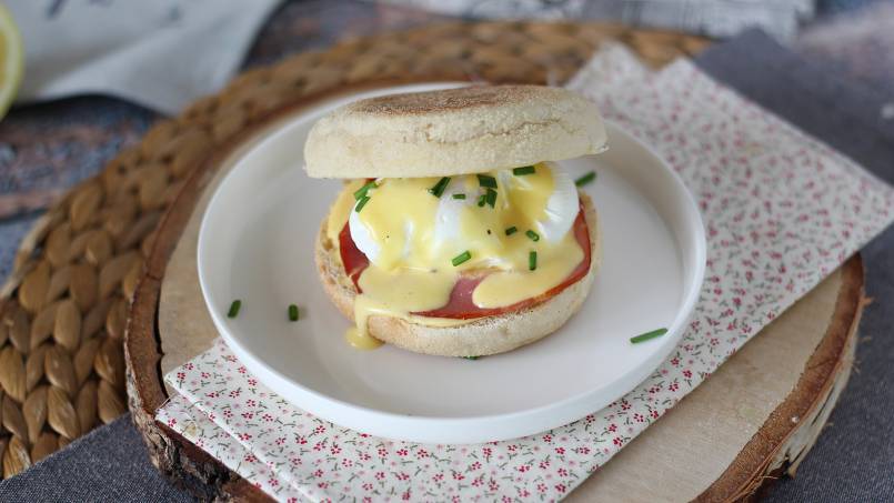 3. Hollandaise sauce - 500 kcal