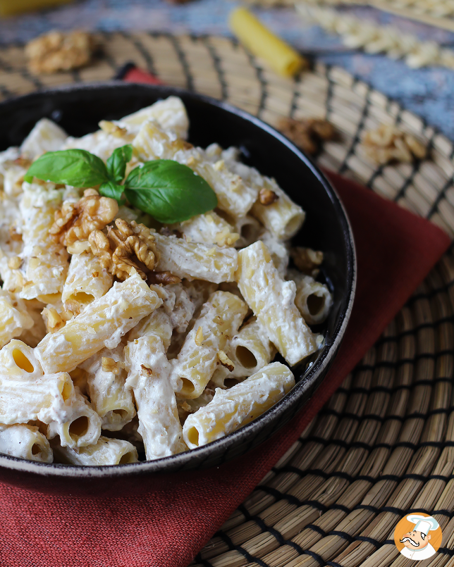 8. Tortiglioni with ricotta and walnuts