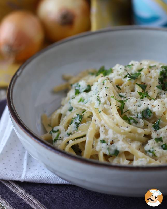 6. Creamy onion spaghetti.