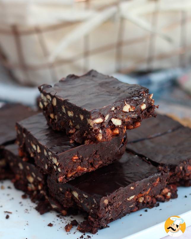 Brawnie: the raw brownie with dates