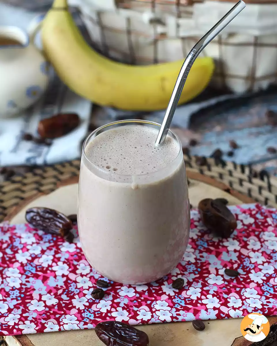 Coffee and date smoothie