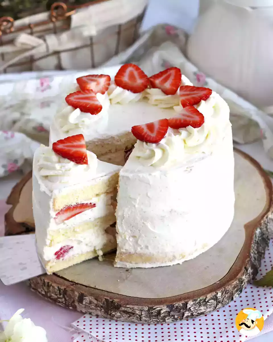 Layer cake with strawberries and mascarpone cream