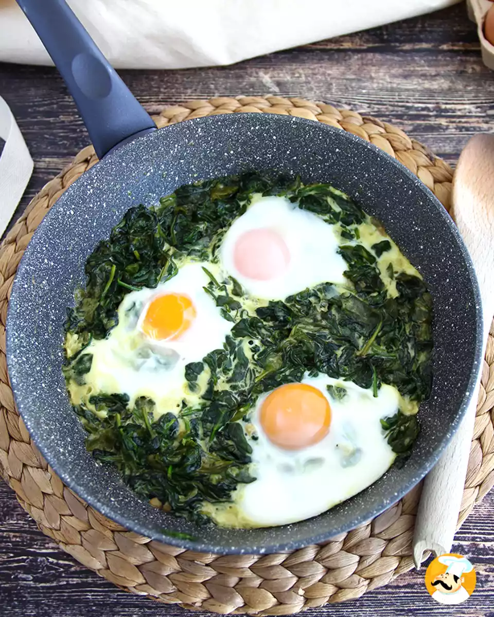 Creamed spinach with eggs