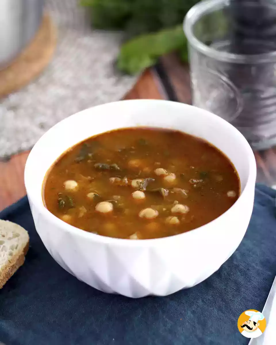 Chickpea and spinach stew (potaje de vigilia)