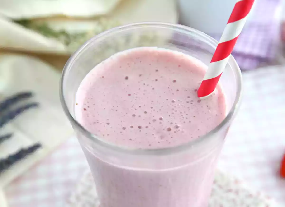 Strawberry creamy milkshake