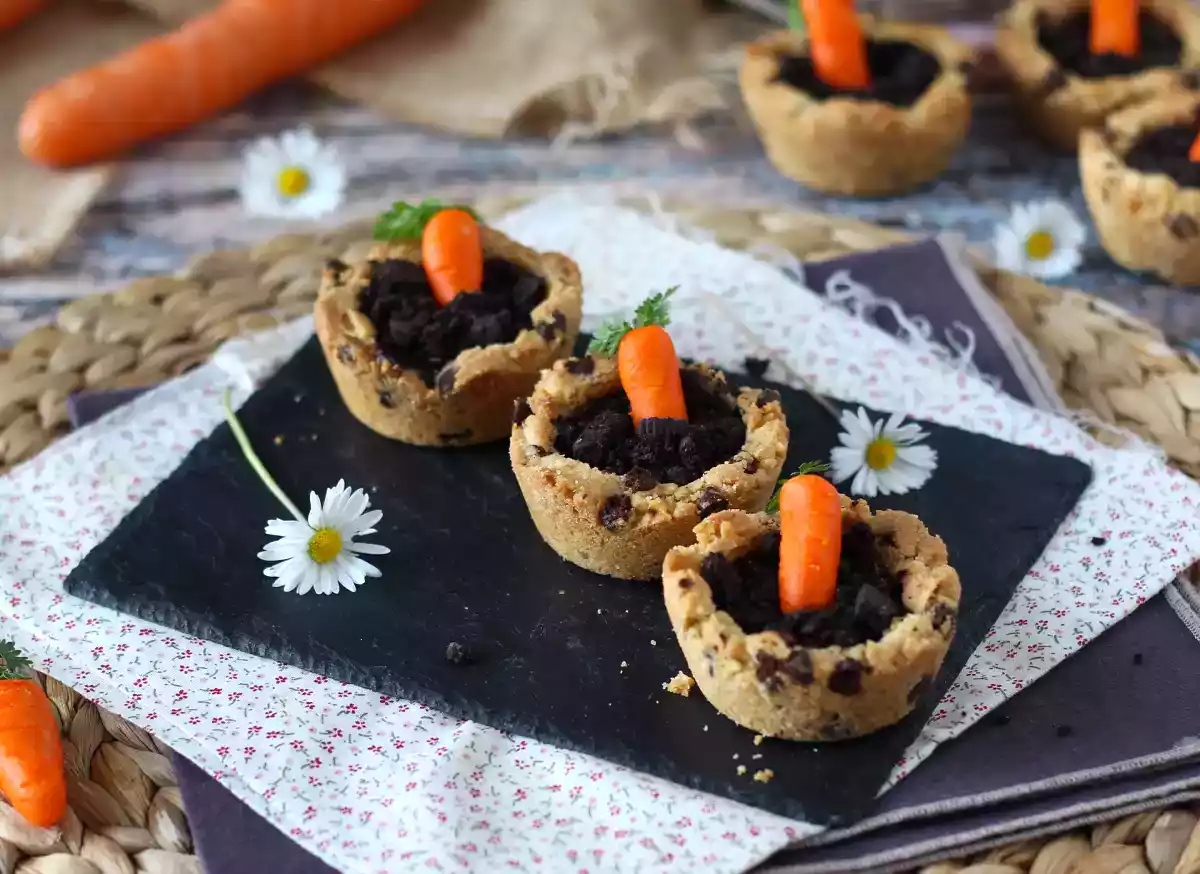 3. Chocolate-filled cookie pots