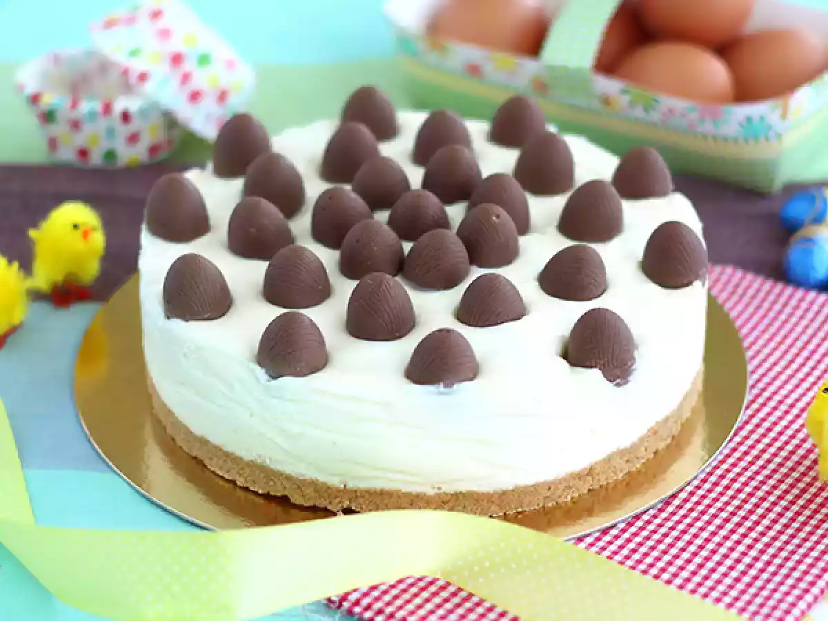 2. Cheesecake decorated with chocolate eggs