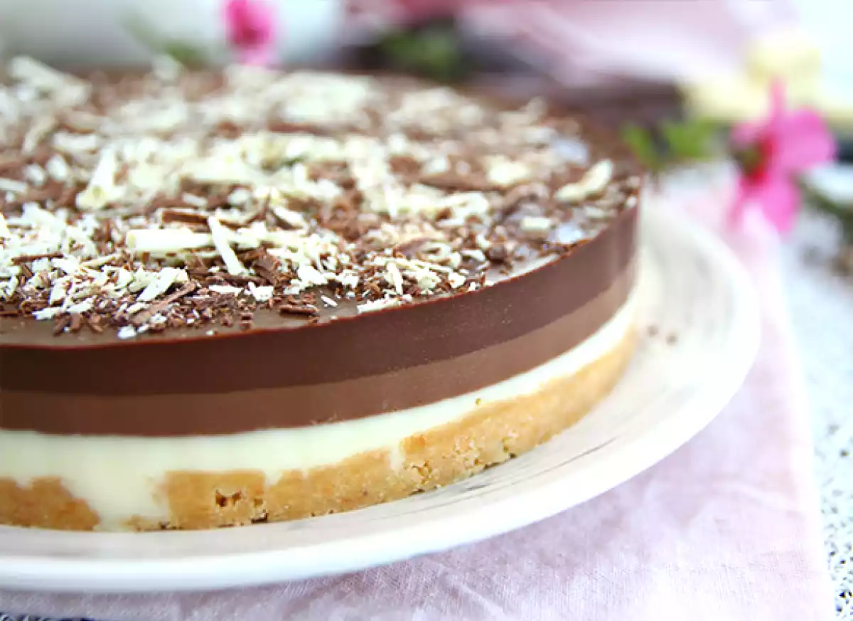 2. Three-chocolate cake: the perfect dessert to dispose of all the Easter eggs