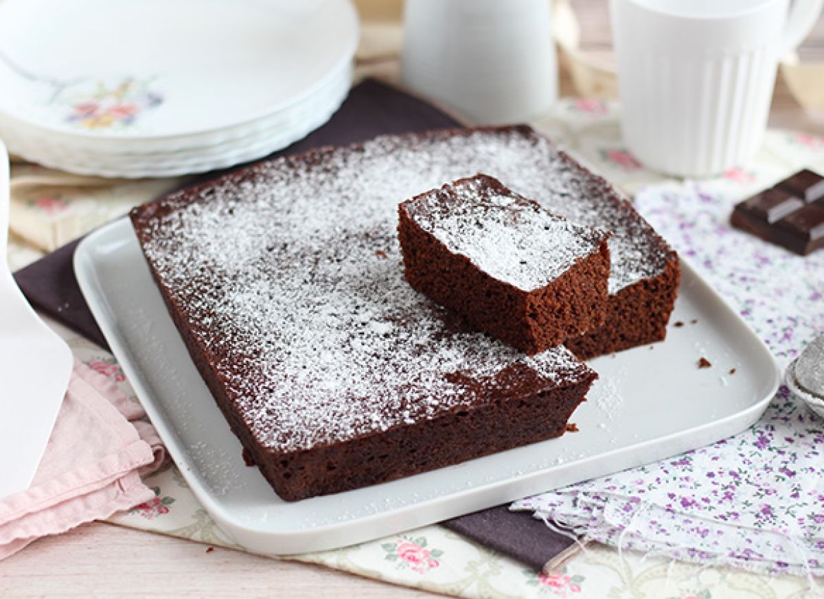 4. Microwave chocolate cake: last minute salvation (with egg chocolate!).