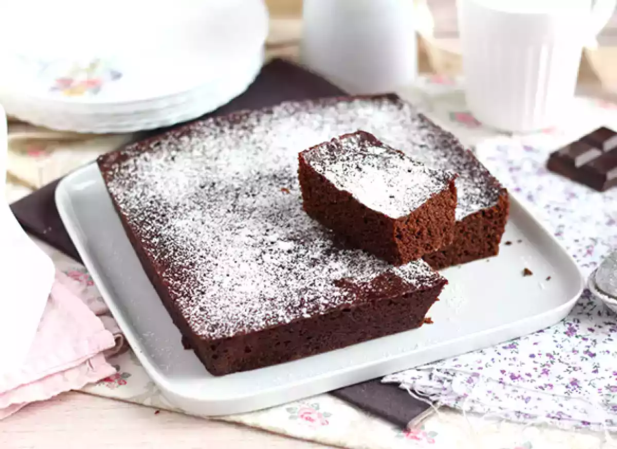 4. Microwave chocolate cake: last minute salvation (with egg chocolate!).