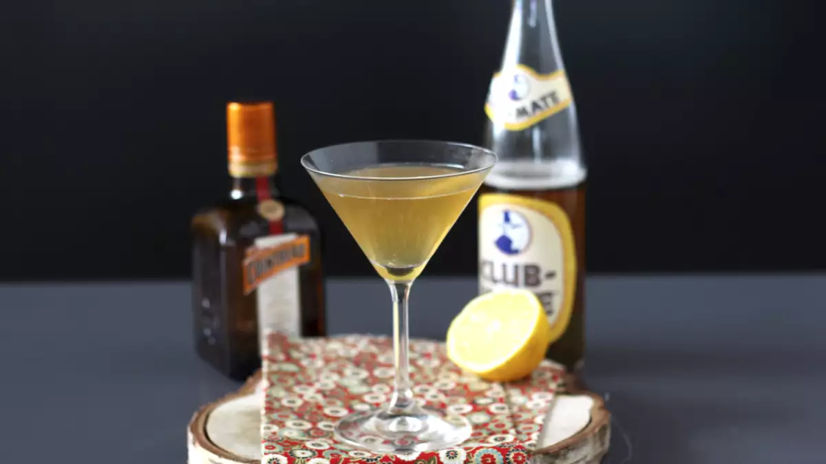 Cointreau Fizz (France)