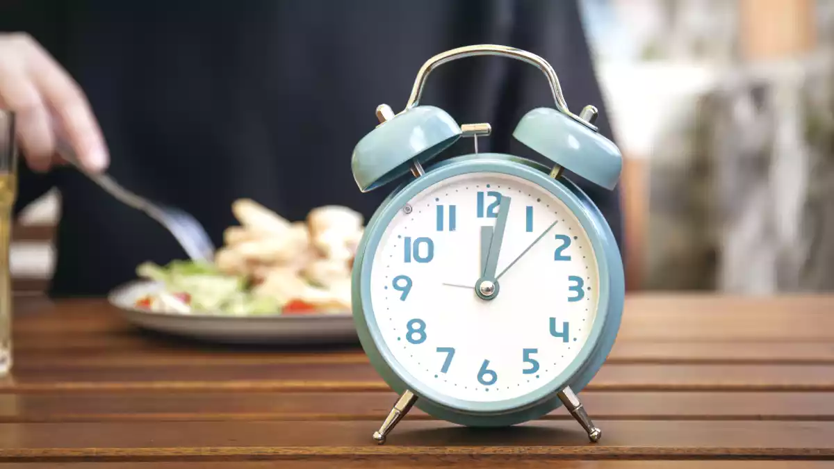 Does the time change affect our diet?
