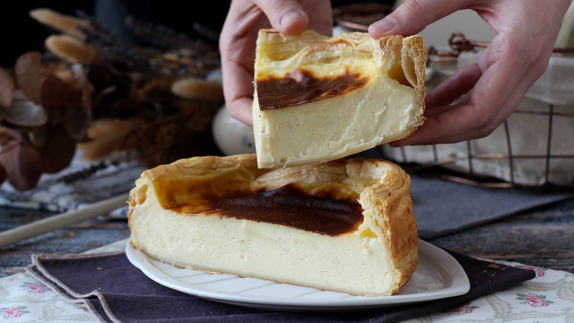 Learn how to prepare at home the authentic flan pâtissier, the French dessert that is taking the big cities by storm.